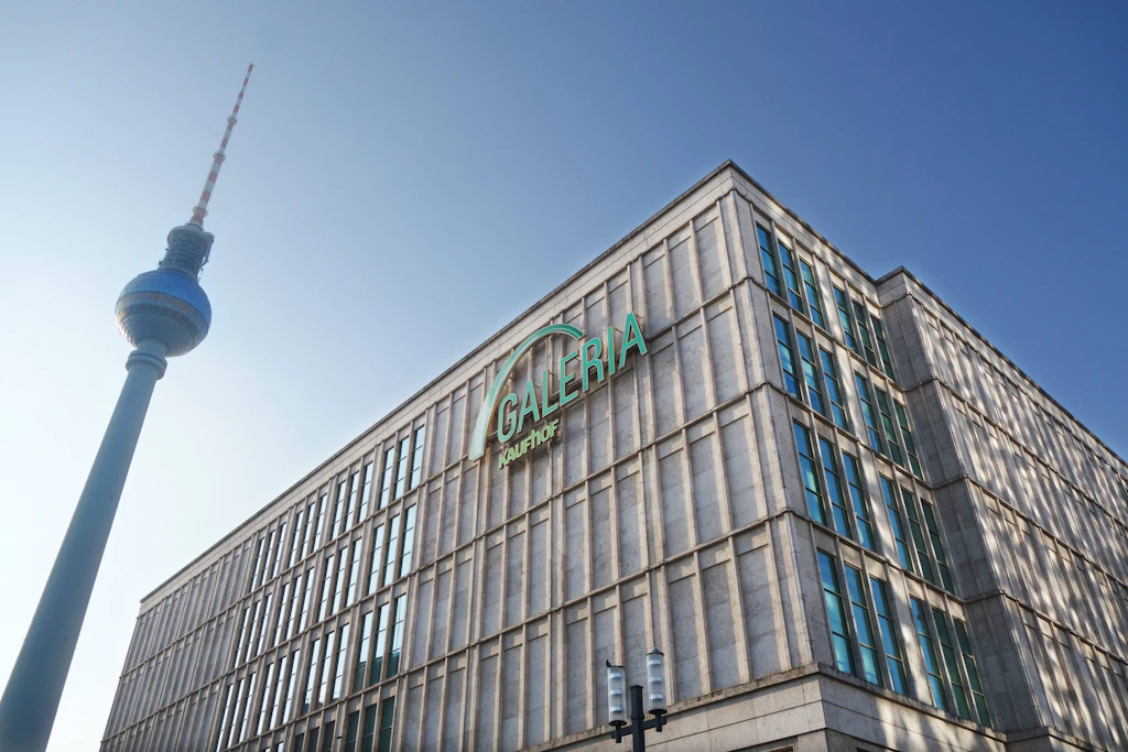 Mit Hochhaus und Dachterrasse: So soll am Alex das Kaufhaus überleben