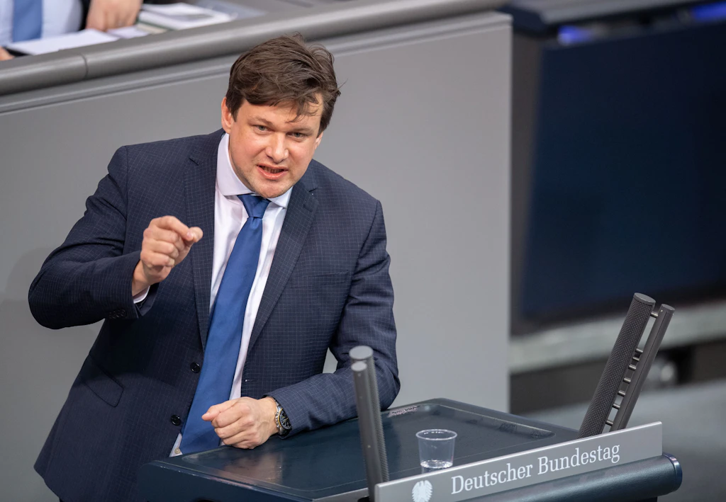Wer mit 10.000 Euro im Monat nicht auskommt, gehört nicht in den Bundestag