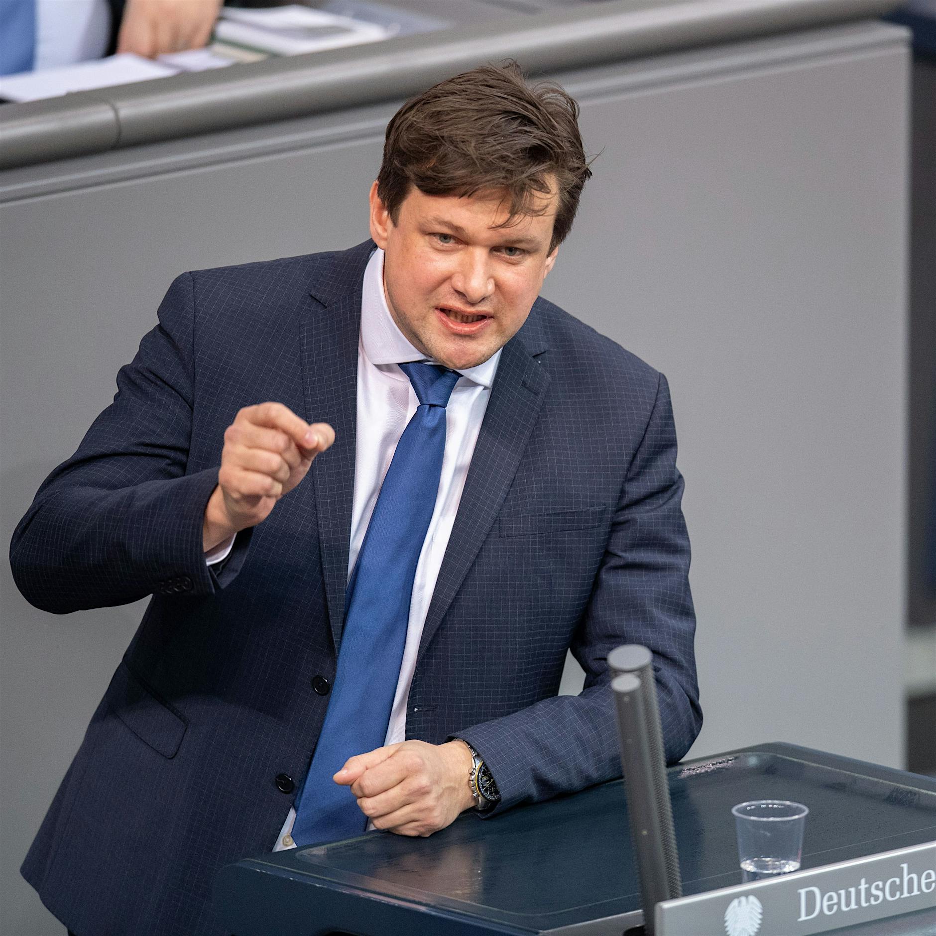 Wer mit 10.000 Euro im Monat nicht auskommt, gehört nicht in den Bundestag