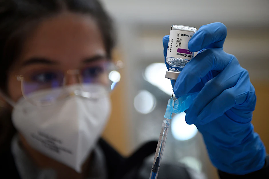 Die EMA stellte den Impfstoff von Astrazeneca auf den Prüfstand, nachdem einige Länder die Impfungen wegen mehrerer Thrombosefälle ausgesetzt hatten.