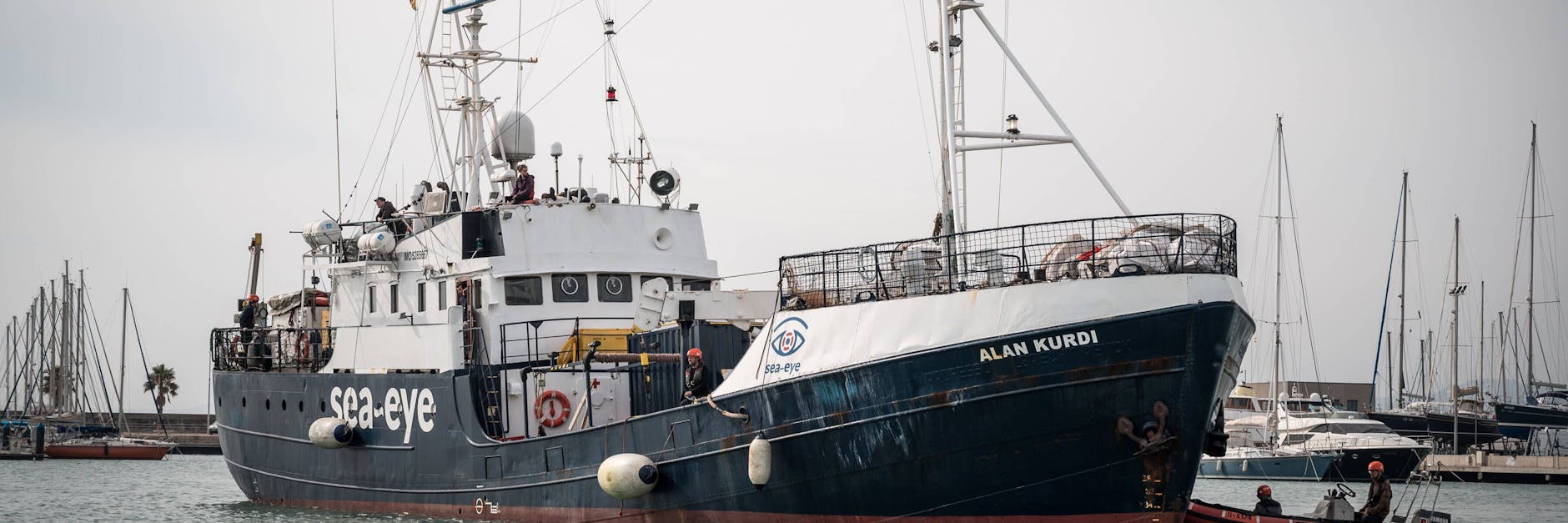 Das Rettungsschiff trägt den Namen des Flüchtlingskinds, das 2015 im Mittelmeer ertrunken war. 