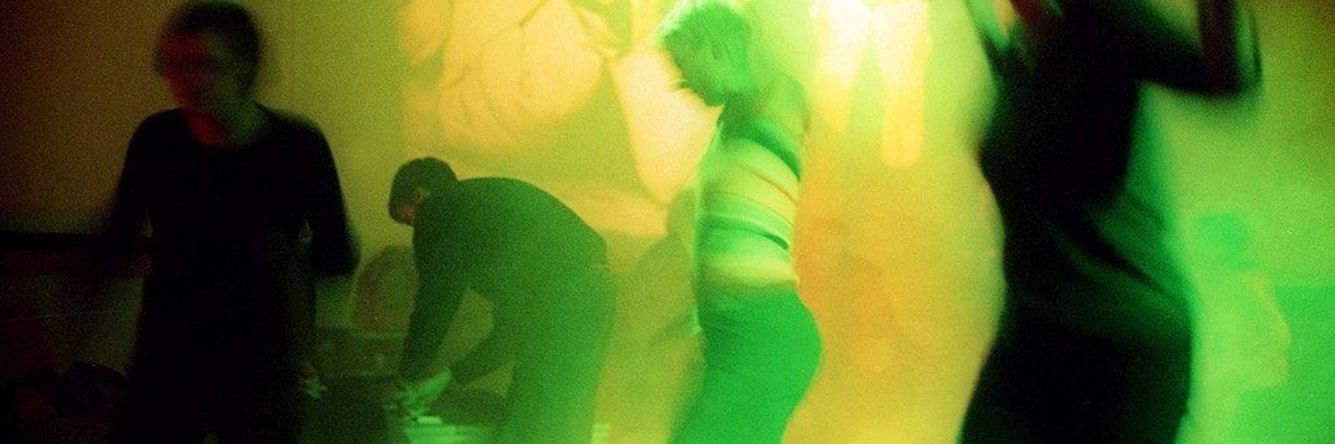 Eine Szene, die bald schon wieder möglich sein könnte: tanzende Clubgänger in Berlin.