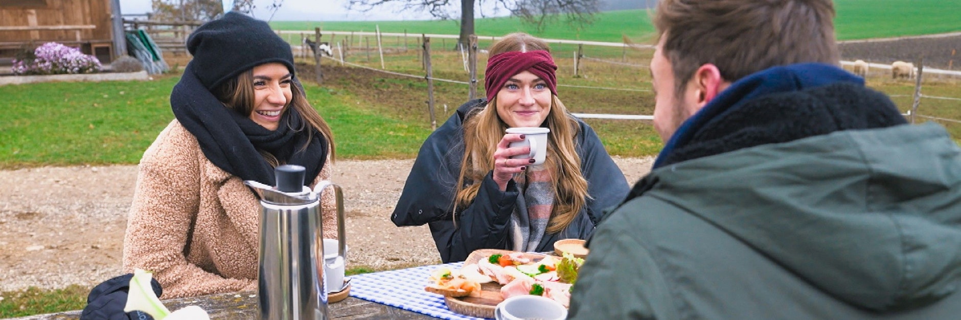 Einmal nahm Bachelor Niko Mimi (r.) und Michèle zusammen mit auf ein Date.&nbsp;