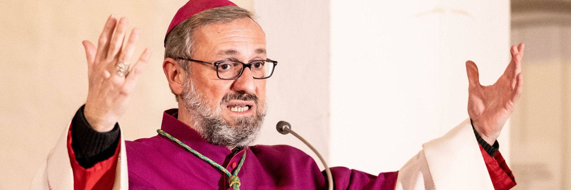 Das Gutachten enthält auch schwere Vorwürfe gegen Hamburgs Erzbischof Stefan Heße. Er bietet dem Papst seinen Amtsverzicht an.