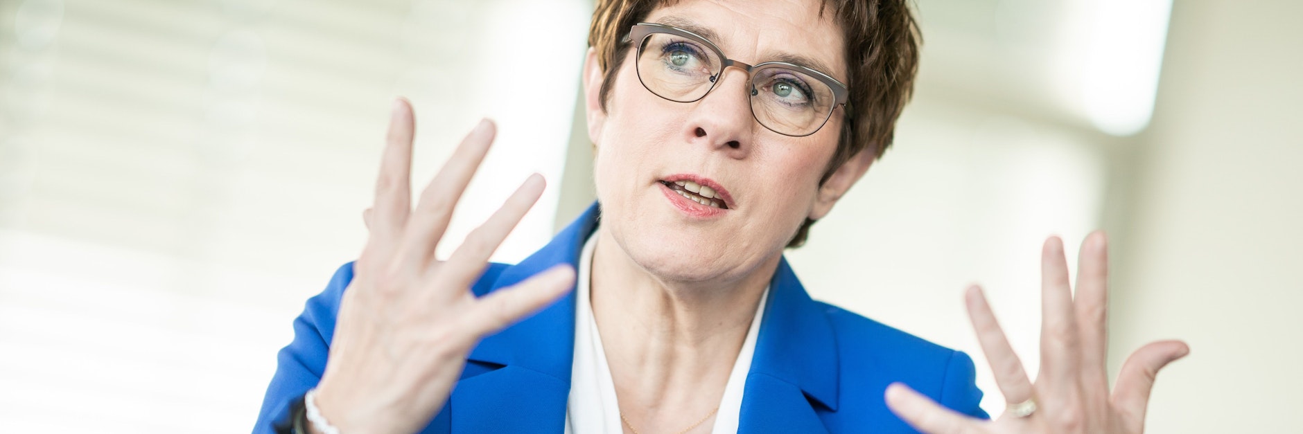 Annegret Kramp-Karrenbauer, CDU-Bundesvorsitzende und Verteidigungsministerin, bei Interview.