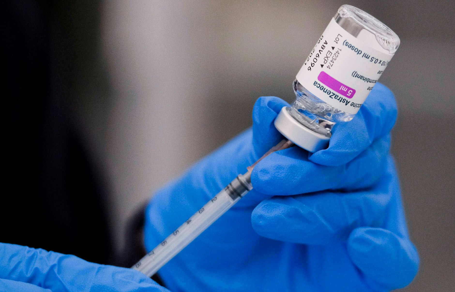 Der&nbsp;<a href="https://www.berliner-zeitung.de/gesundheit-oekologie/astrazeneca-und-thrombosen-eu-behoerde-prueft-nun-alle-covid-impfstoffe-li.146511?pid=true">Astrazeneca</a>-Impfstoff wird wieder eingesetzt.