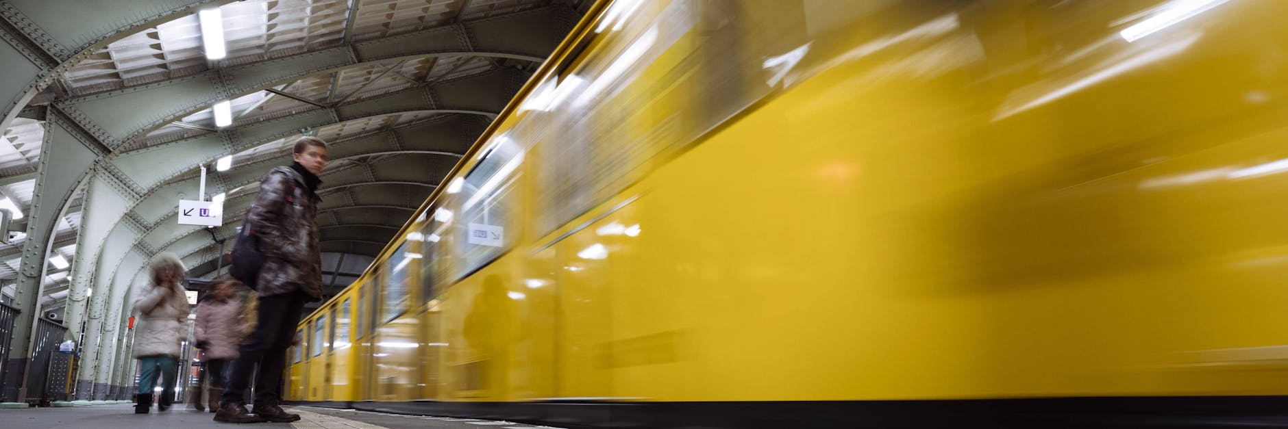 Einfahrende U-Bahn (Symbolbild).