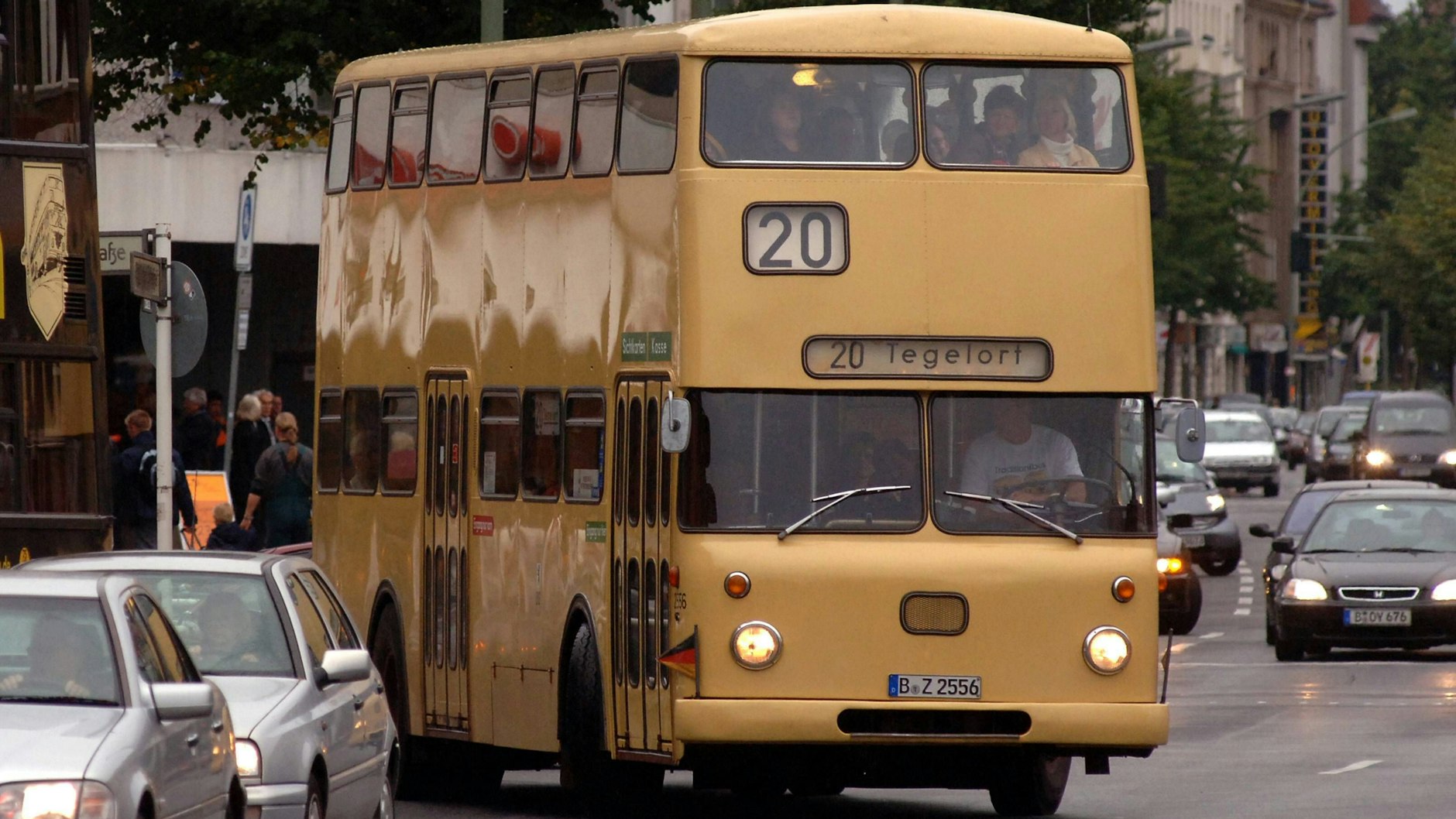 Die Arbeitsgemeinschaft Traditionsbus Berlin pflegt das Doppeldecker-Erbe. Die Bus-Enthusiasten haben viele historische BVG-Fahrzeuge in ihrer Obhut – unter anderem diesen Büssing DE74 von 1974.