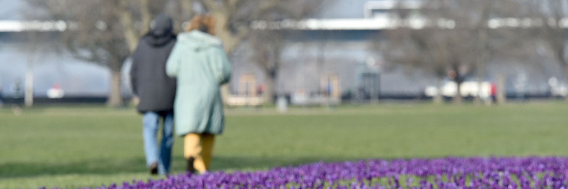 Spaziergänge kommen durch die Corona-Pandemie wieder in Mode.