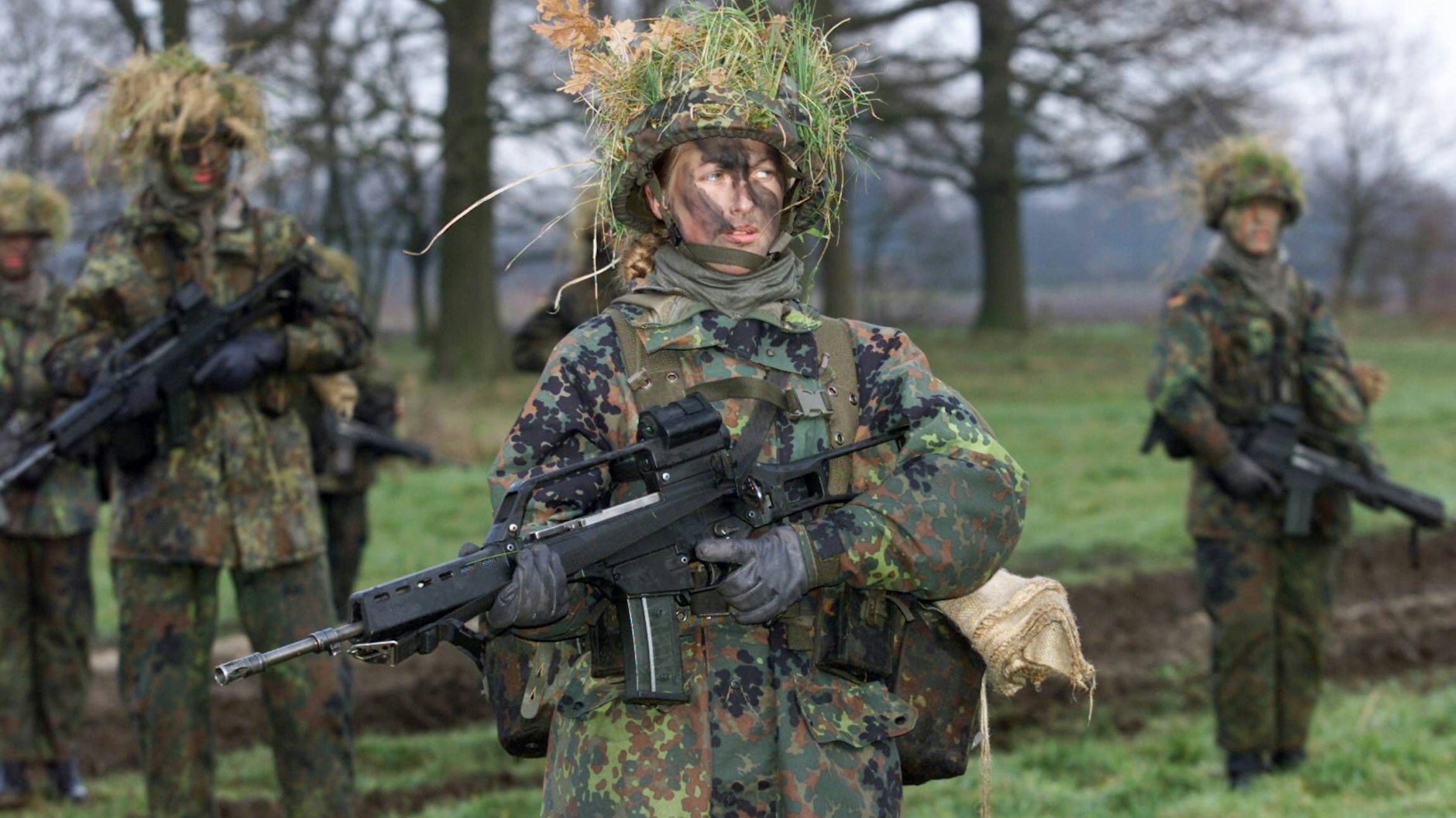 Eine Soldatin der Bundeswehr mit dem G36.&nbsp;