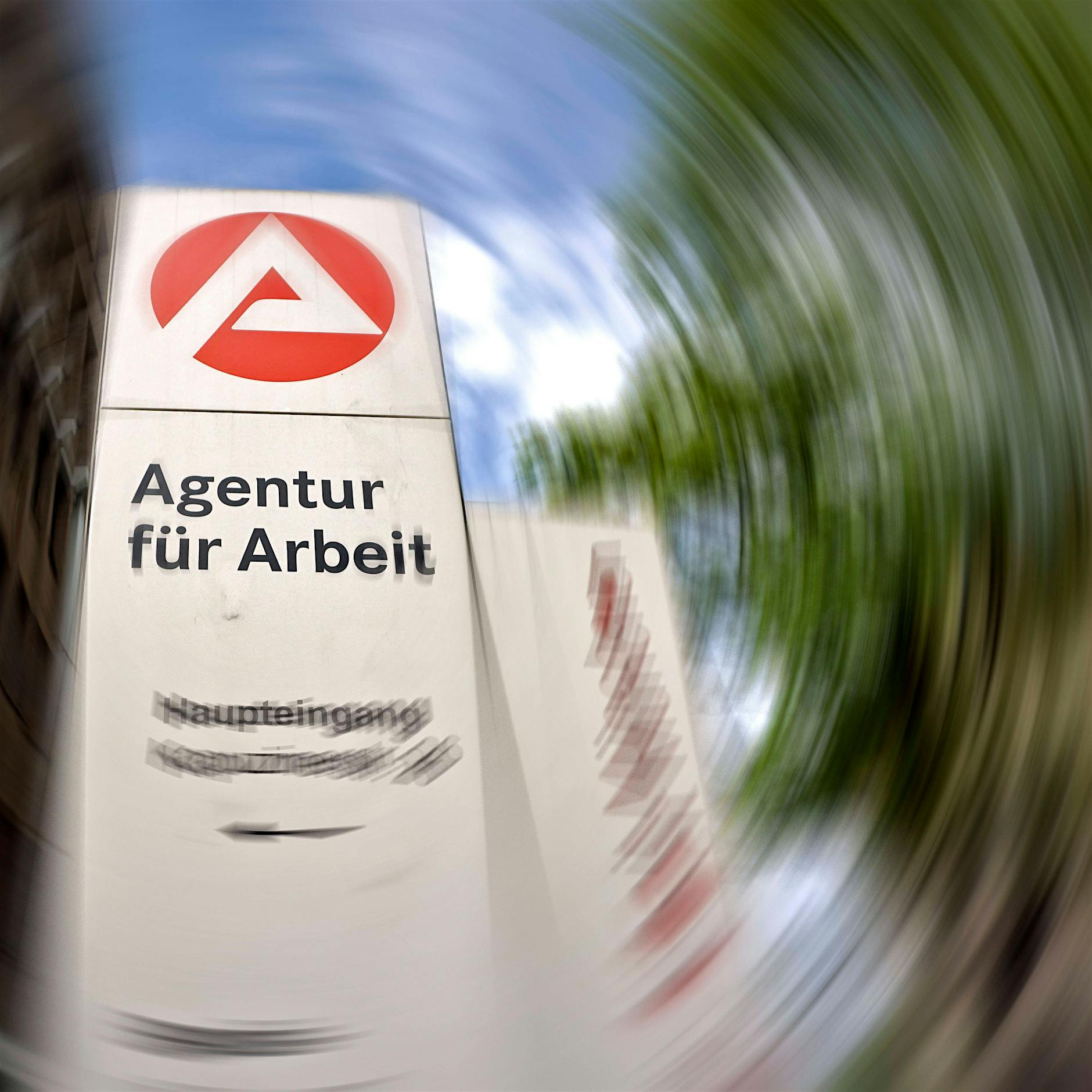 Unter jungen Menschen in Berlin steigt die Arbeitslosigkeit dramatisch an