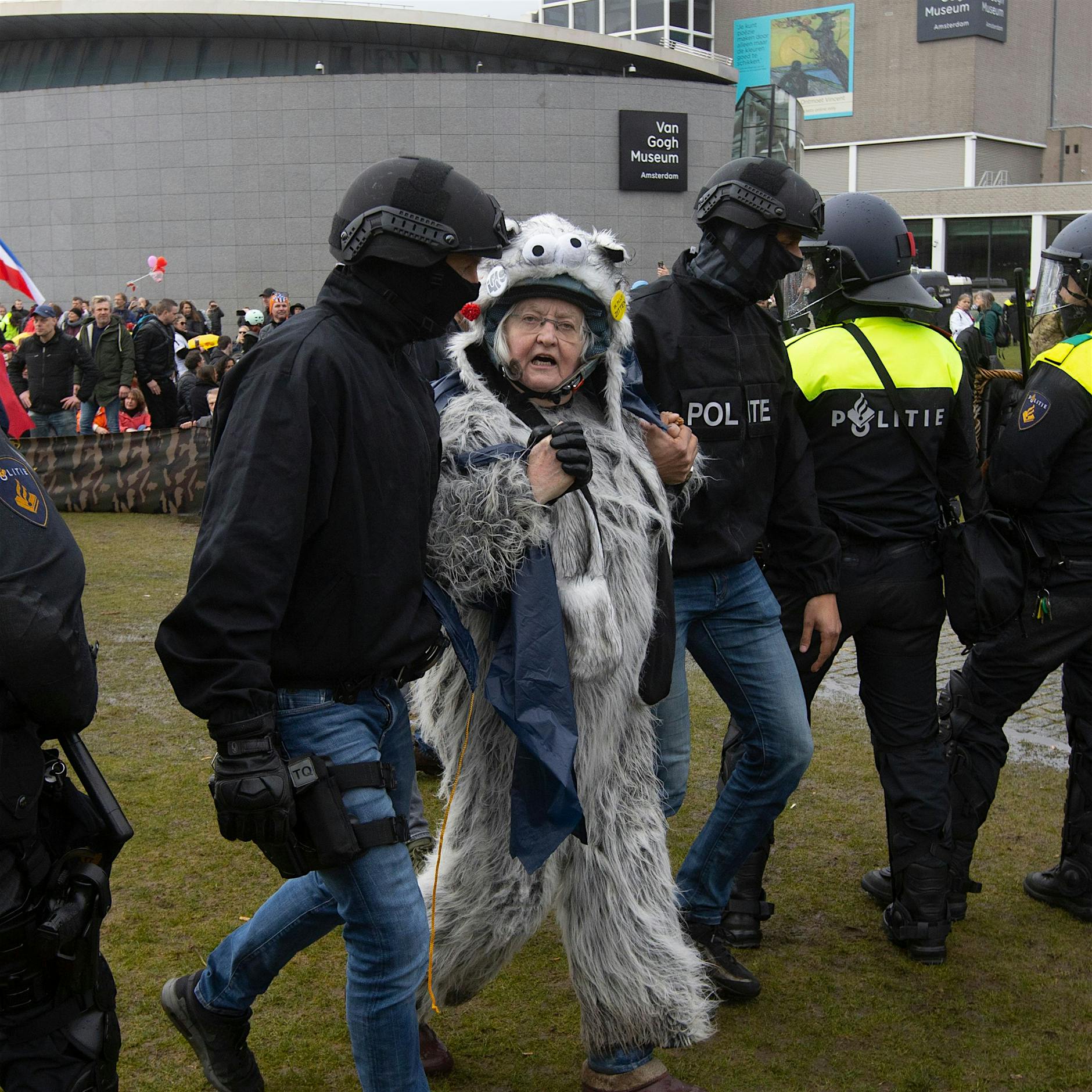 Gegen Corona-Maßnahmen: Tausende Menschen in Europa demonstrieren