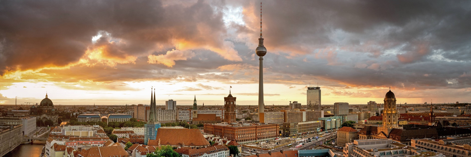Wolken über Berlin: Wann kommt der Frühling?