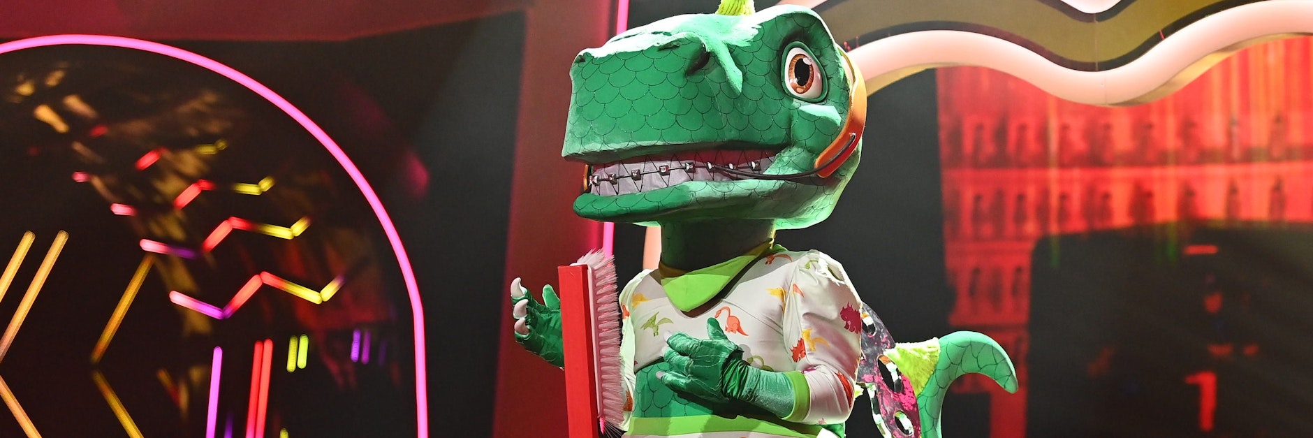 Steht im Finale von „The Masked Singer“ auf der Bühne: der Dinosaurier.