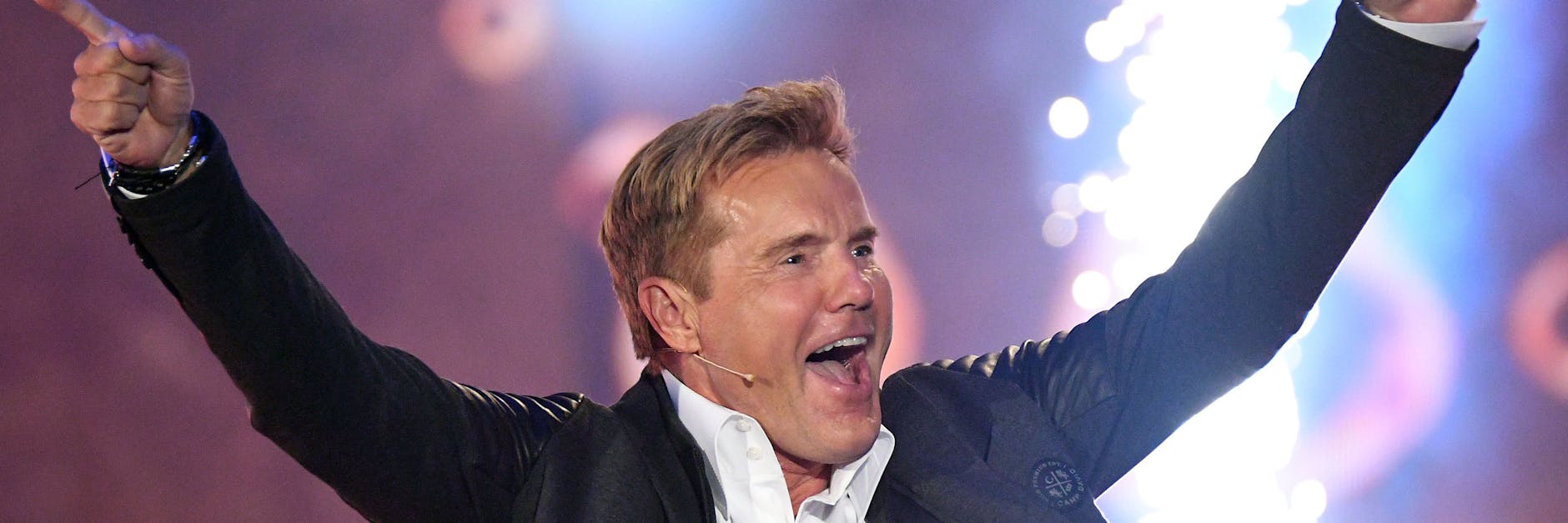 Daumen nach oben: Auch nach seinem Aus soll Dieter Bohlen noch weiter DSDS-Gage beziehen.