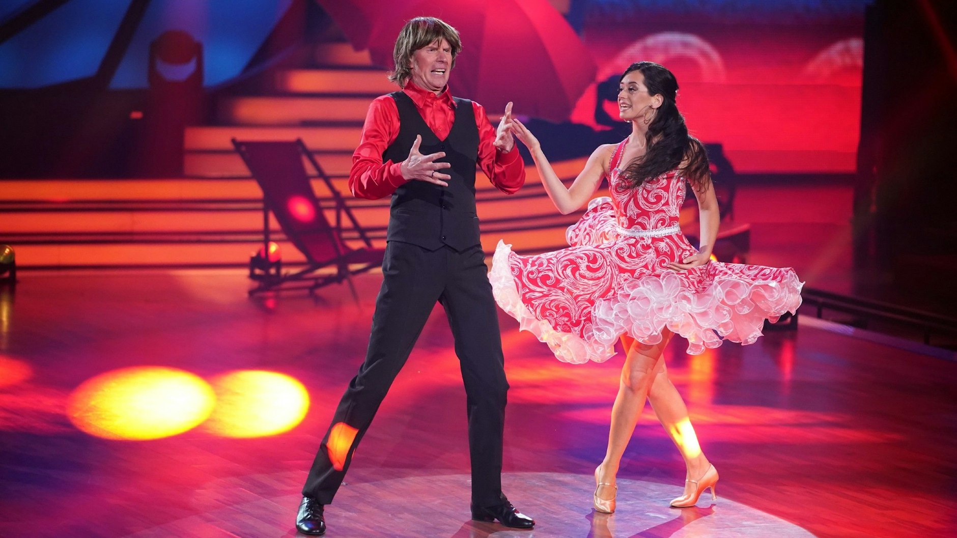 Mickie Krause und Malika Dzumaev bringen bei Let's Dance das Parkett zum Glühen.