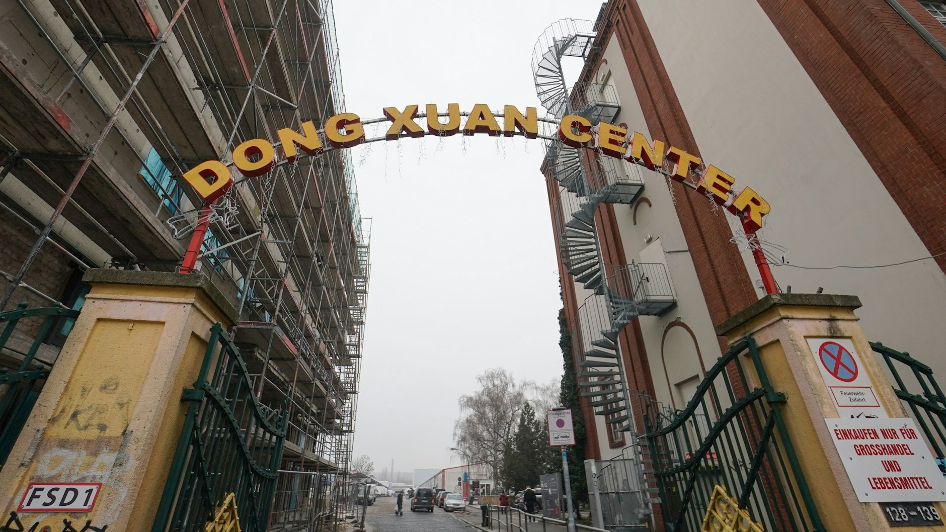 Eingangstor zum Dong Xuan Center (Archivbild).