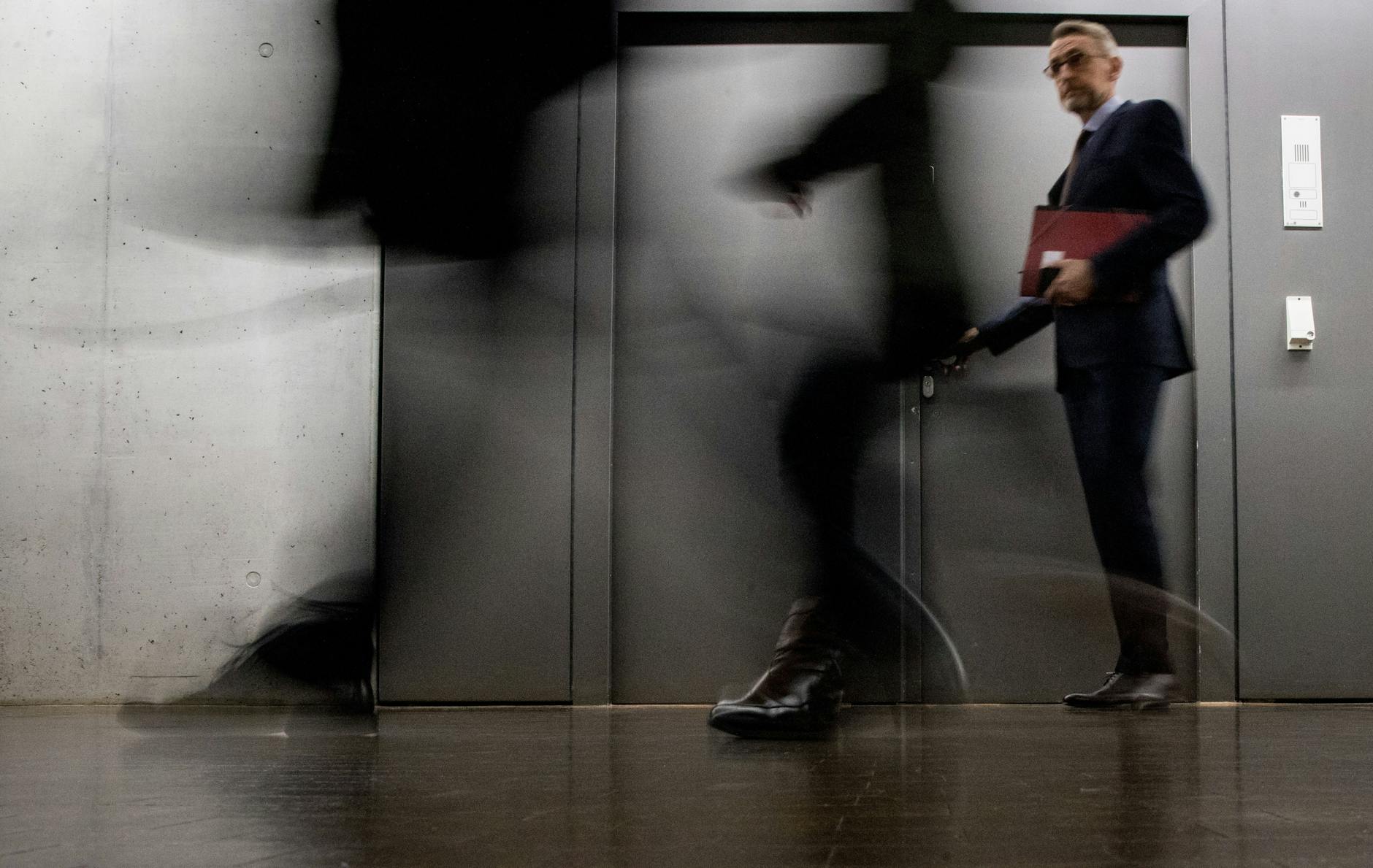 Wer verdient wie viel womit? In der Politik besteht in Sachen Transparenz Verbesserungsbedarf.