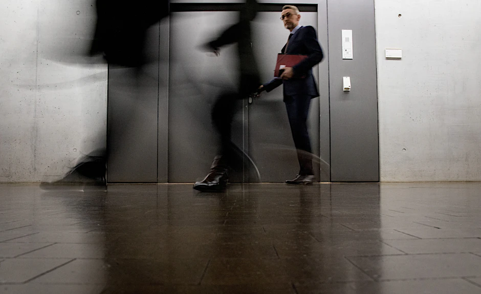 Wer verdient wie viel womit? In der Politik besteht in Sachen Transparenz Verbesserungsbedarf.
