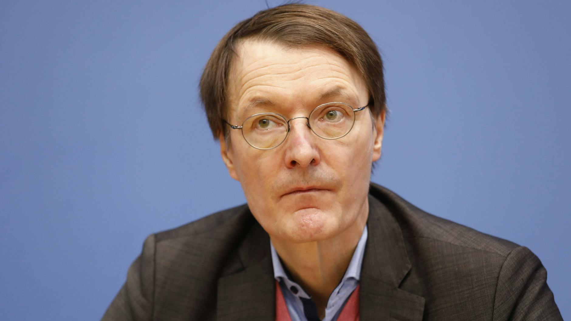 Facebook-User haben Karl Lauterbach mit dem Tode bedroht.