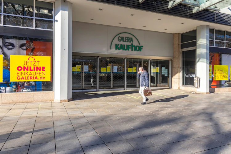 Künstliche Intelligenz: Wissenschaftlerin erklärt, wie Männer bevorzugt