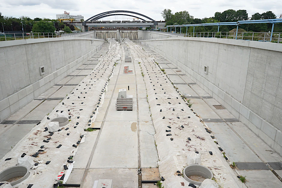 Weitermachen oder aufgeben und zurückbauen? Die Trasse der A100 zwischen Neukölln und Treptower Park, die eine bessere Anbindung an die östliche Innenstadt schaffen soll.