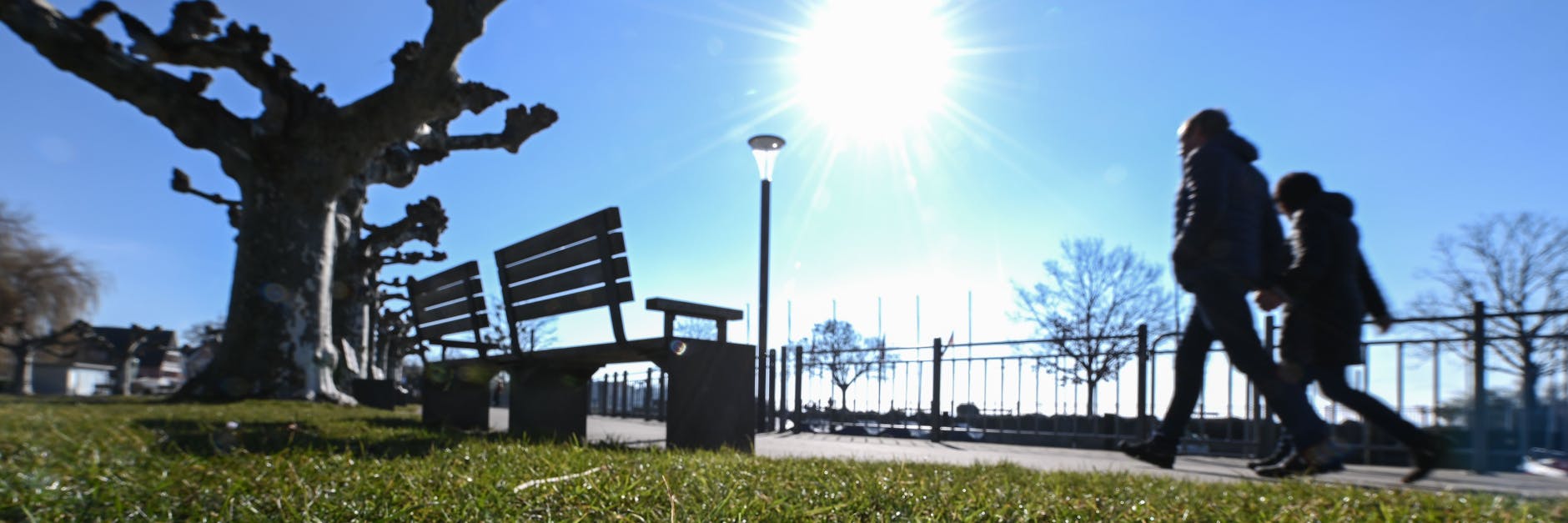 Die Gefahr einer Corona-Infektion ist an der frischen Luft geringer als in Räumen.