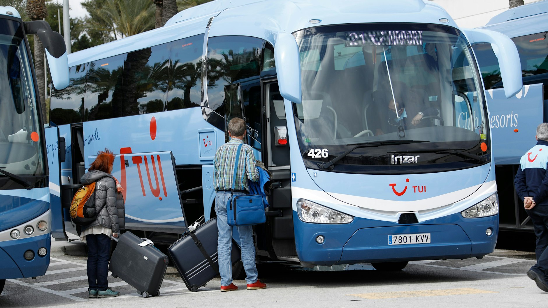 Die ersten 1000 Urlauber sind bereits auf der Balearen-Insel gelandet.