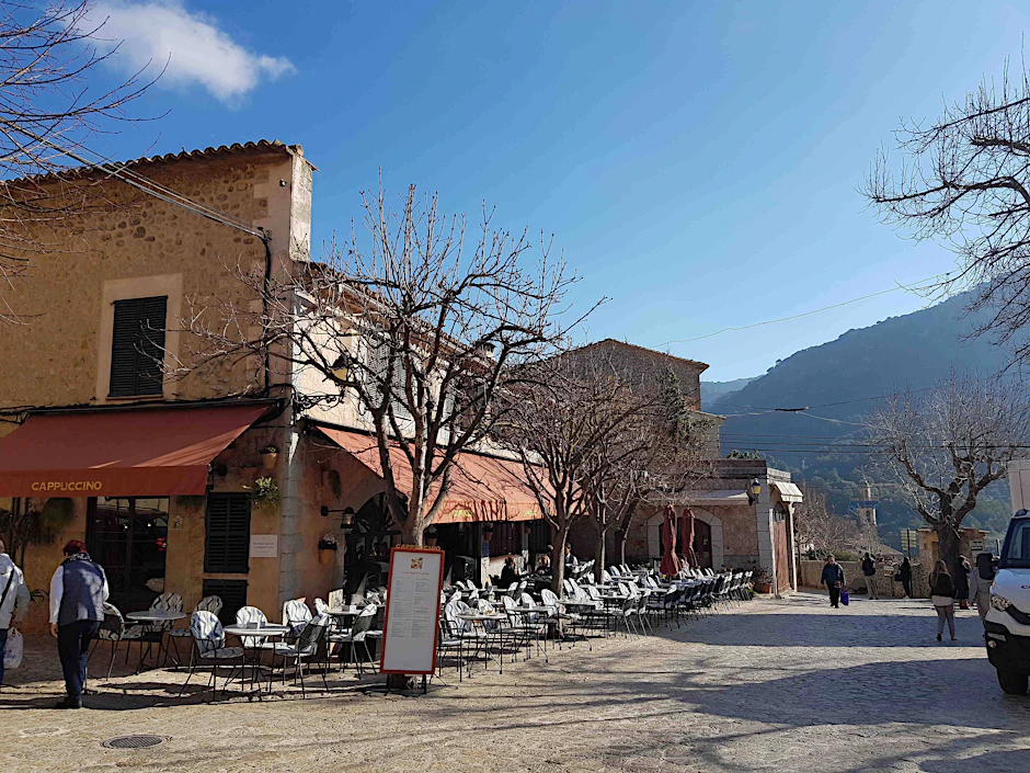 Nach leicht ansteigenden Corona-Neuinfektionen schließt Mallorca die Innenräume von Gaststätten.