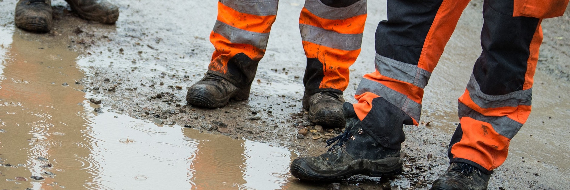 Im Bauhauptgewerbe gilt ein Branchenmindestlohn, der über dem gesetzlich festgelegten Mindestlohn liegt. 