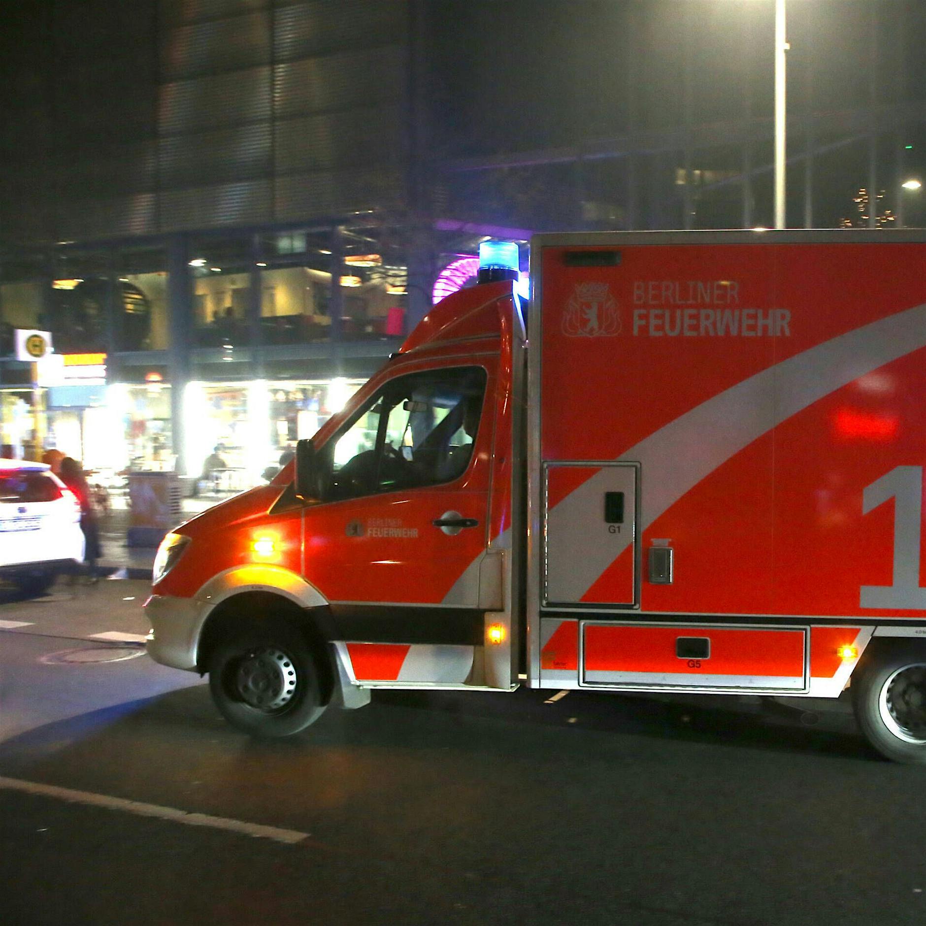 Unfall in Berlin-Kreuzberg: Autofahrer erfasst zwei Mädchen auf Zebrastreifen