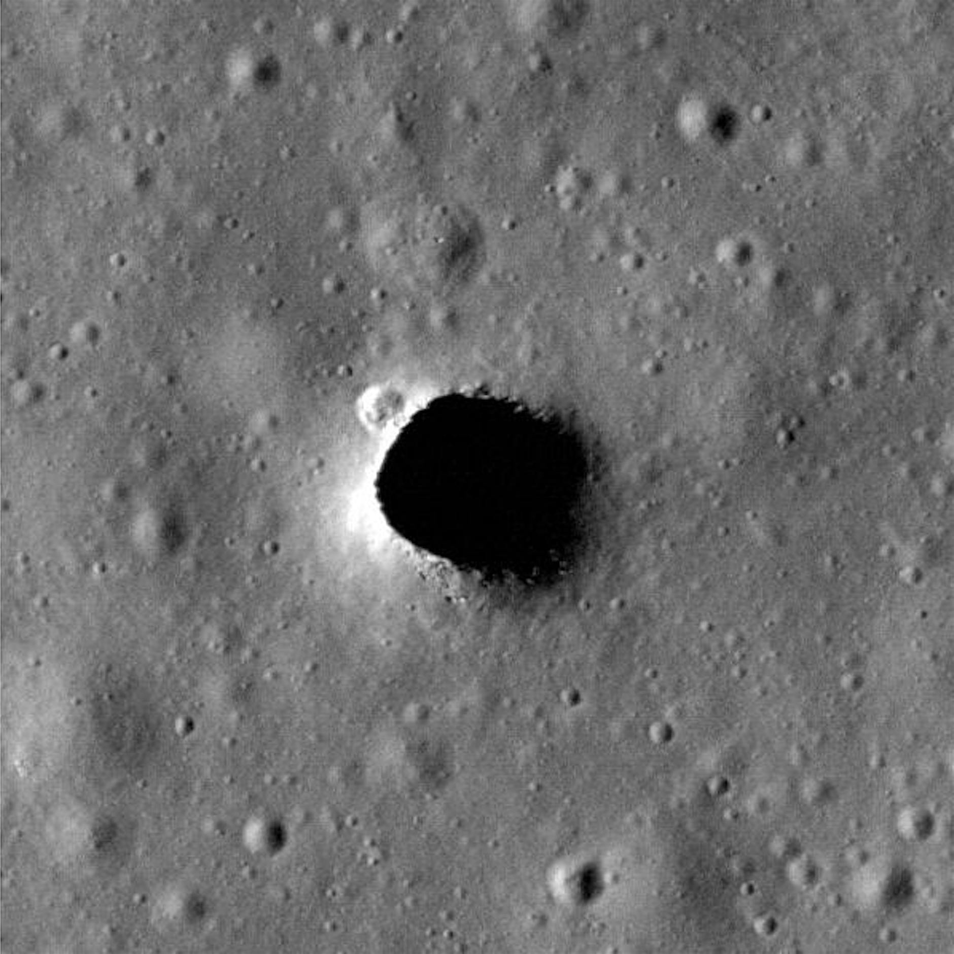 Die Unterwelt des Mondes: Forscher wollen kilometertiefe Höhlen erkunden