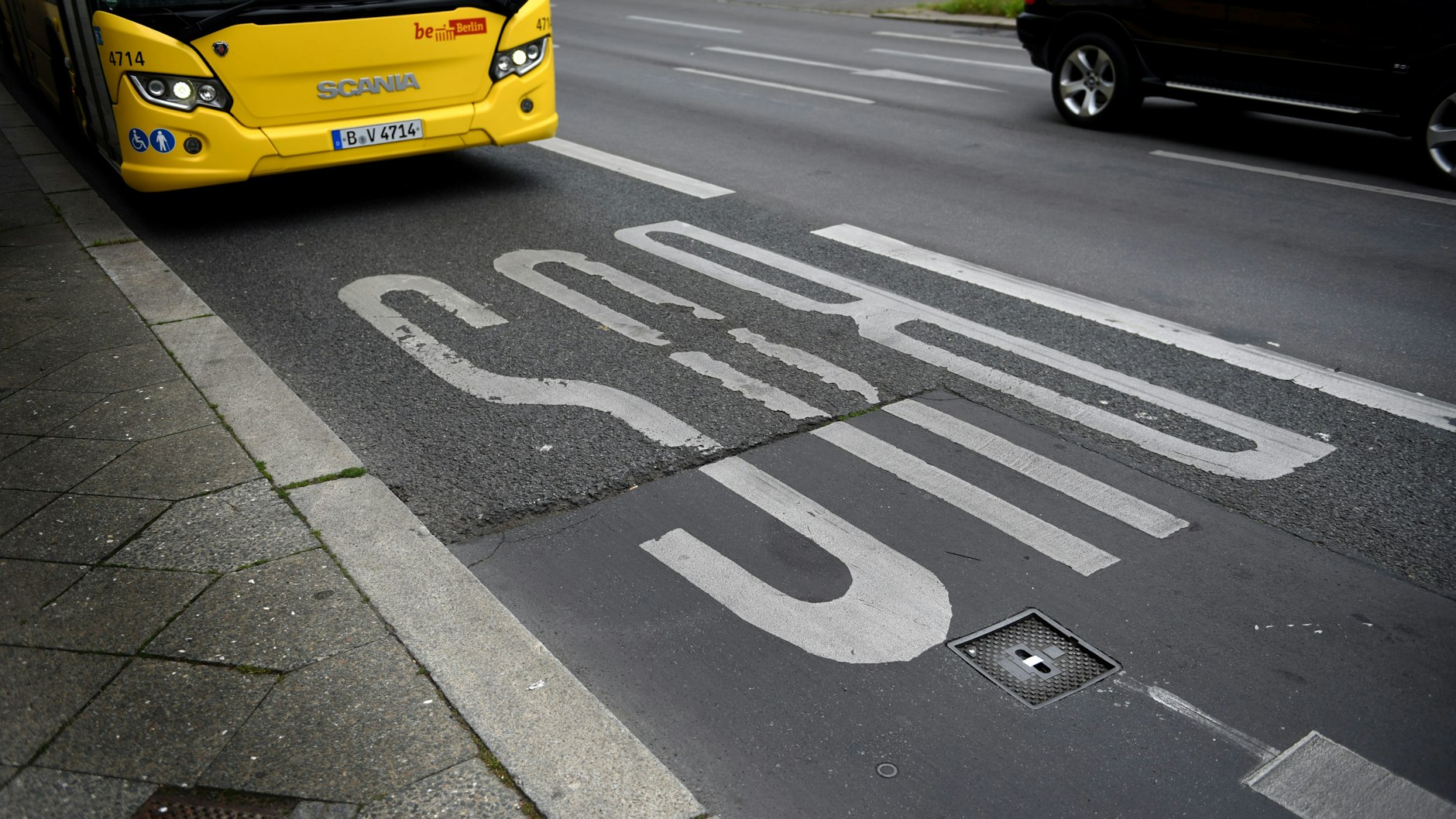 Für Autos tabu: Busspur in der Martin-Luther-Straße in Schöneberg.