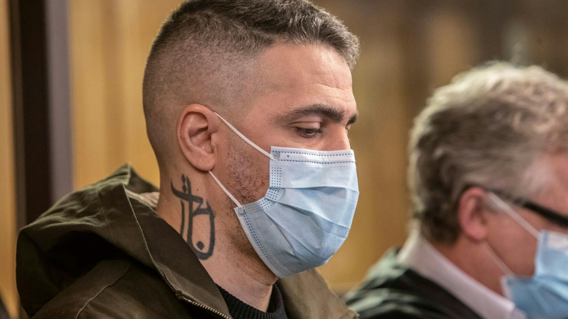 Rapper Bushido sitzt als Nebenkläger im Gericht.