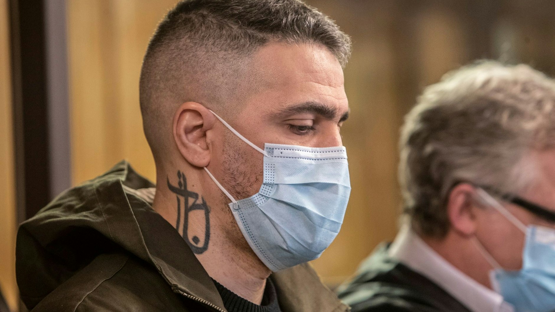 Rapper Bushido sitzt als Nebenkläger im Gericht.