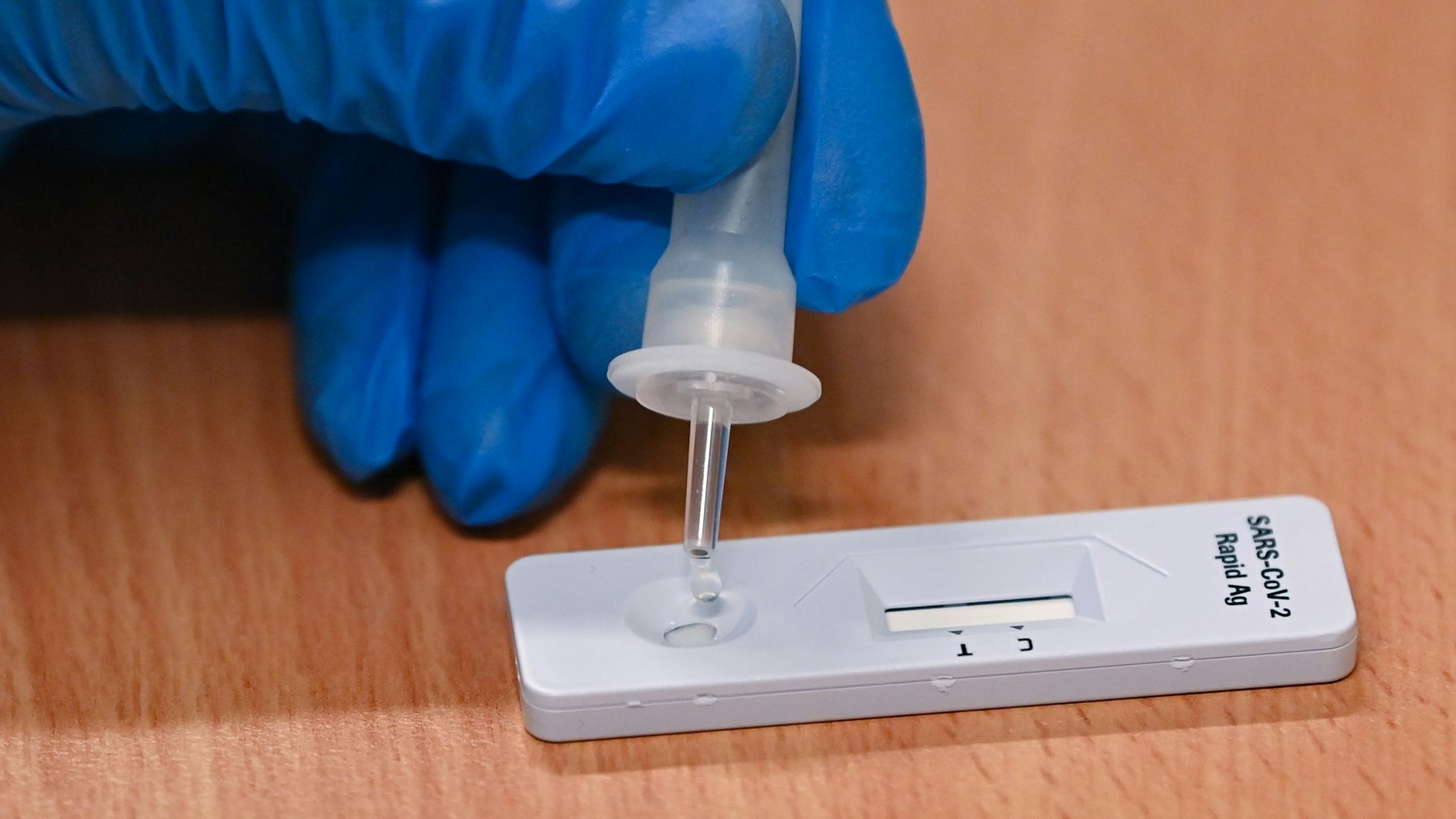 In Zeiten von zu wenig Impfstoff gelten Schnelltests als eine Maßnahme, die Pandemie in den Griff zu bekommen.