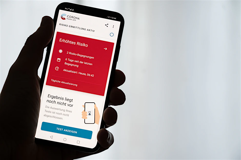 Die Corona-Warn-App sei aufgrund des zu strengen Datenschutzes in der Pandemie wertlos, meinen zahlreiche Kritiker.