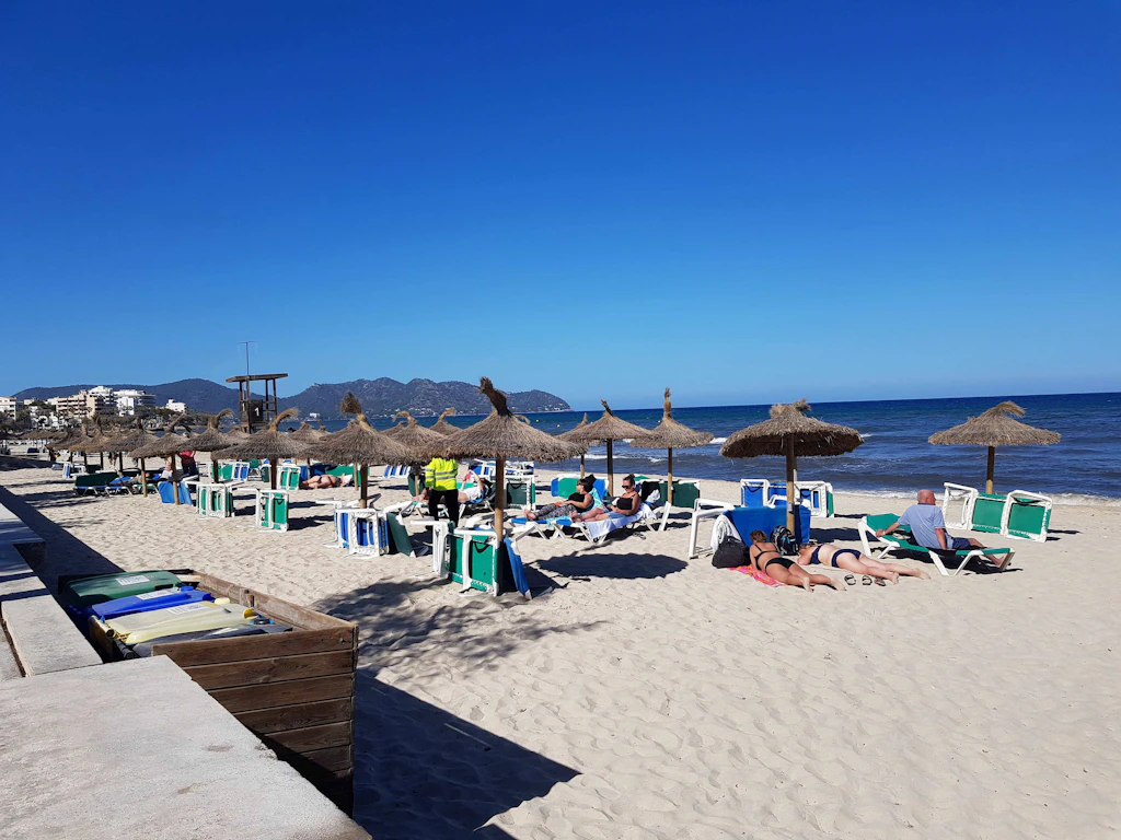 Bundesregierung prüft Verbot von Urlaubsreisen ins Ausland