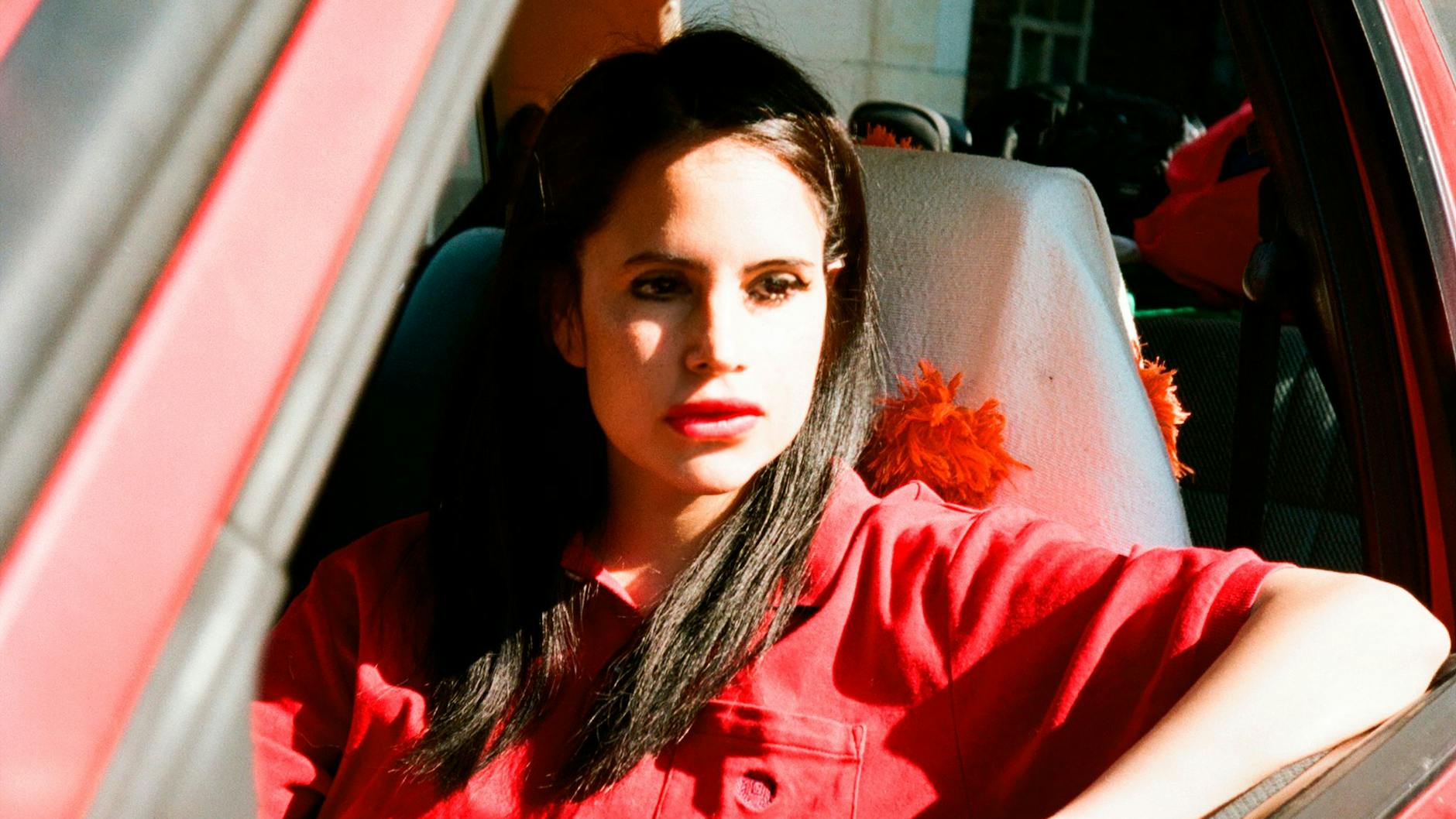 Die Musikerin Sofia Kourtesis kommt eigentlich aus Peru, lebt jetzt aber in Berlin und fühlt sich sehr wohl.