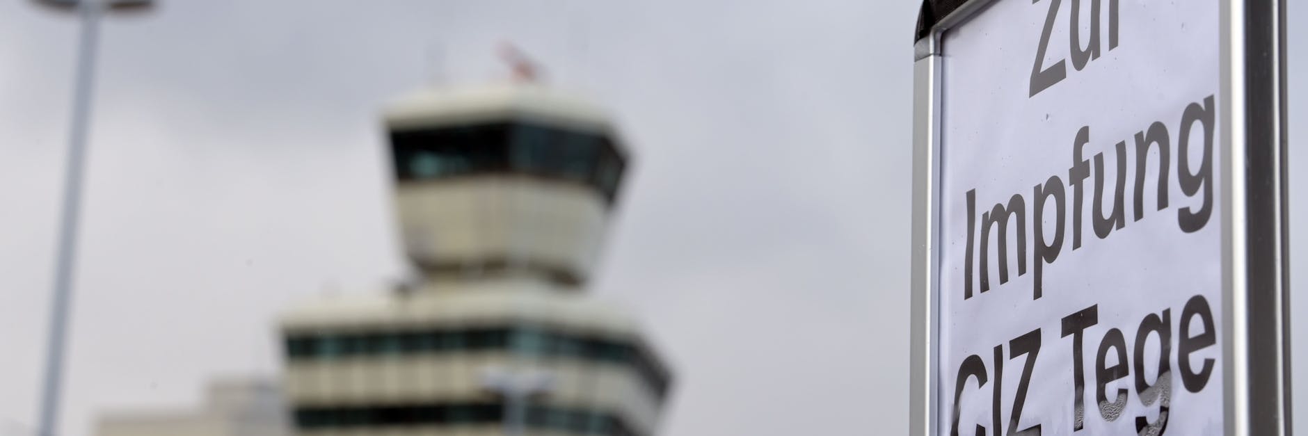 Nach einem kurzzeitigen Impfstopp und der Prüfung durch die Europäische Arzneimittelbehörde (EMA) ist das Präparat Astrazeneca seit dem 19. März wieder zum Impfen zugelassen. 