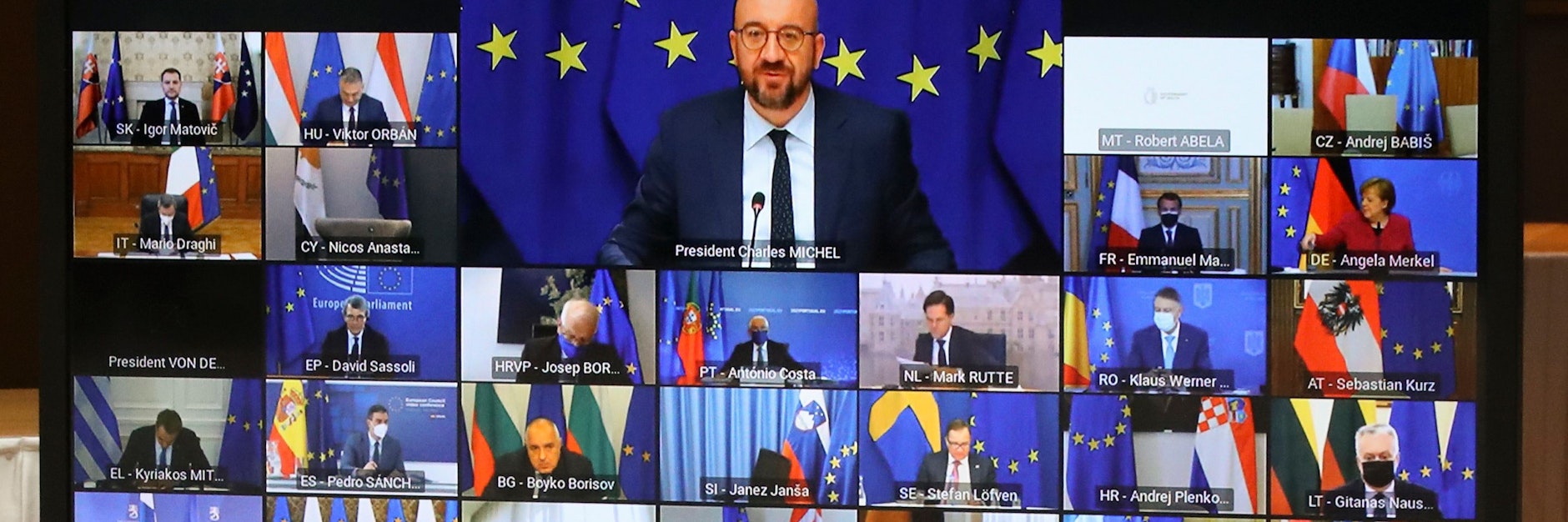 EU-Ratspräsident Charles Michel inmitten seiner Video-Schäfchen.