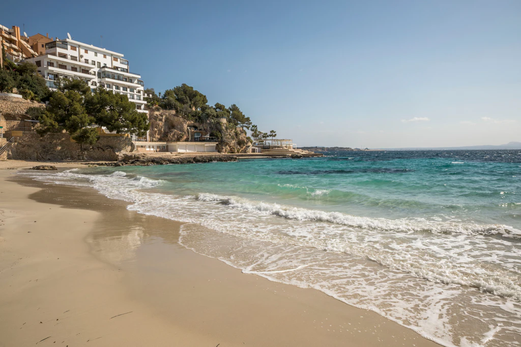 Ausgangssperre auf Mallorca - Lauterbach vermutet Schummelei bei Corona-Zahlen