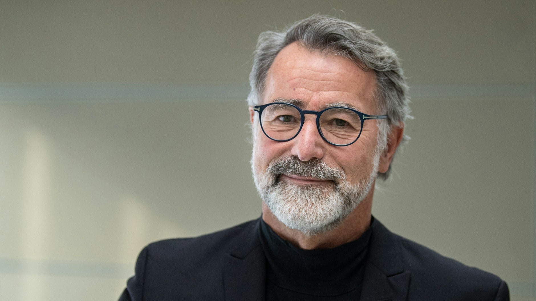 Der Politologe Wolfgang Merkel hält es für einen Fehler, dass die Verfassung längere Amtszeiten von Bundeskanzlern als zwölf Jahre zulässt.