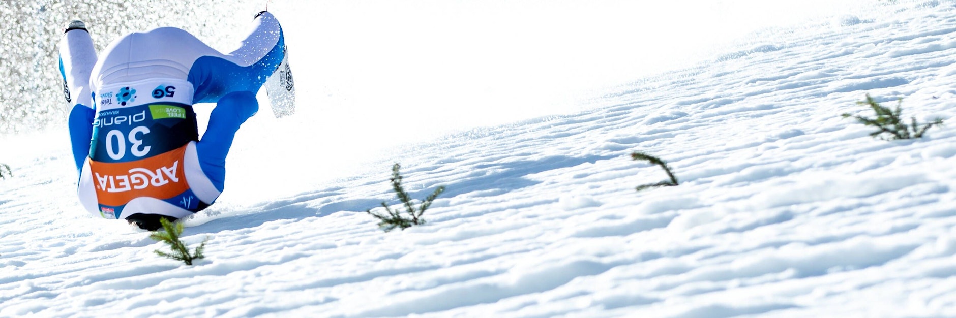 Auf den schweren Sturz des Norwegers Tande folgen dramatische Stunden. Fürs Erste geben die Ärzte Entwarnung.