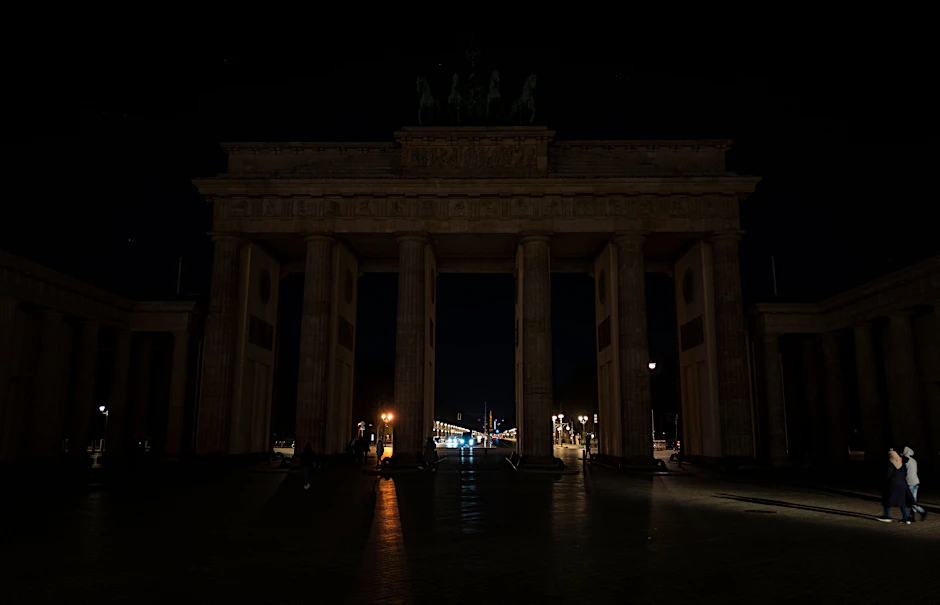 Die übliche Beleuchtung am Brandenburger Tor ist zur Earth Hour abgeschaltet.&nbsp;