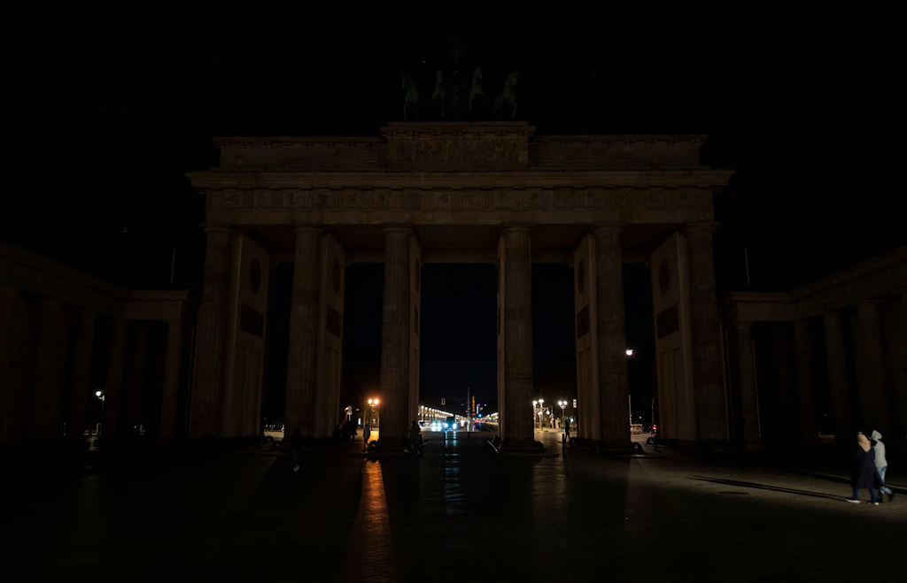 Earth Hour in Berlin: Licht aus am Brandenburger Tor