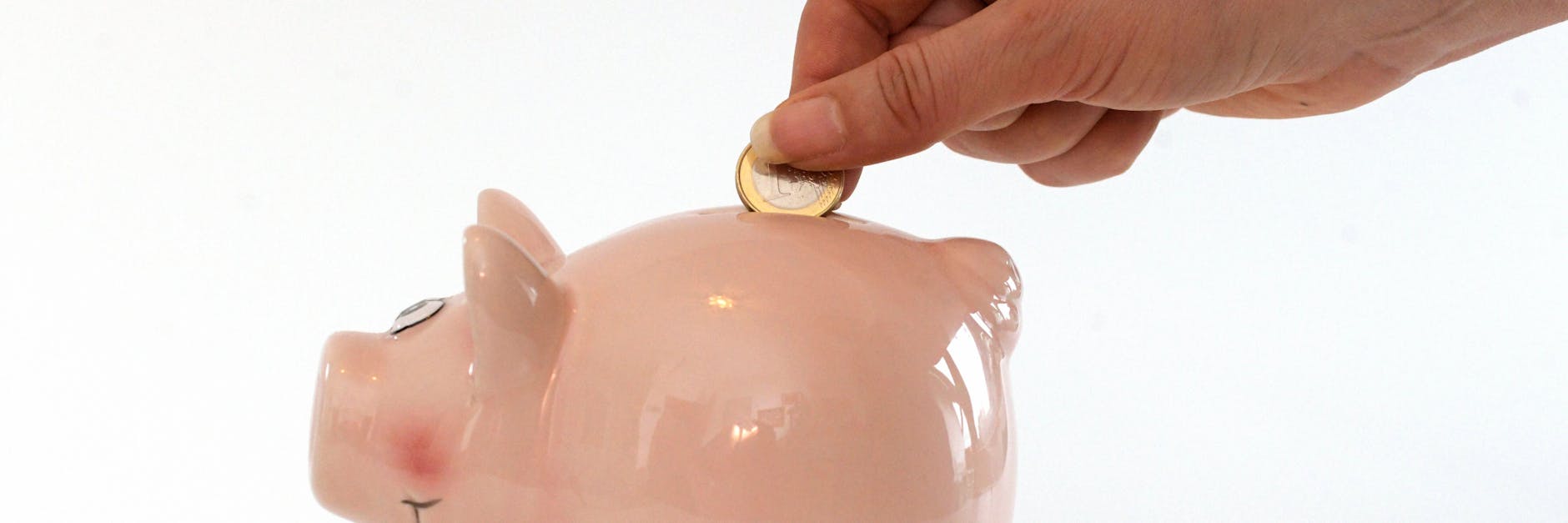 Folgen von Corona: Viele Bürger haben erheblich mehr Geld auf dem Konto als vor einem Jahr.