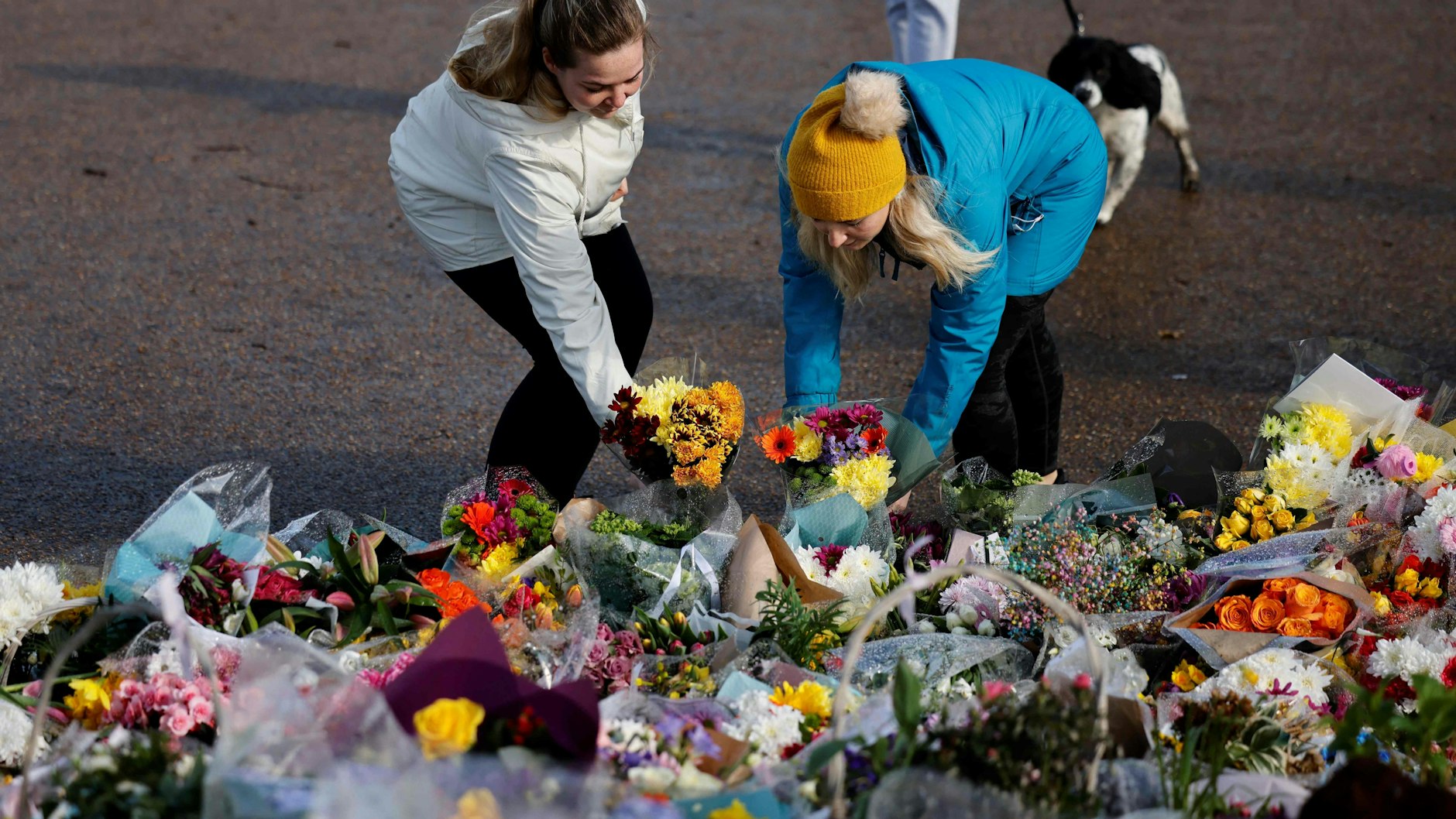 Blumen für die 33-jährige Britin Sarah Everard im Park des Londoner Stadtteils Clapham.