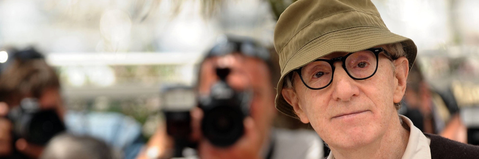 Regisseur Woody Allen weist die Anschuldigungen seiner Adoptivtochter, er hätte sich an ihr sexuell vergangen, energisch zurück.