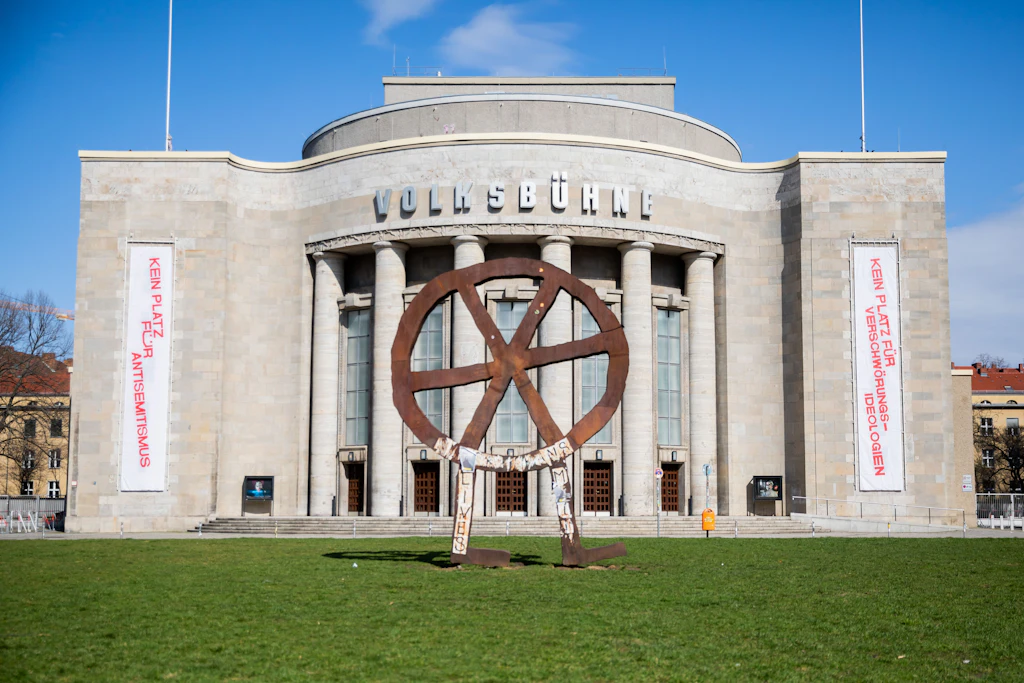 Interimsleitung für die Volksbühne bis zum Spielzeitende
